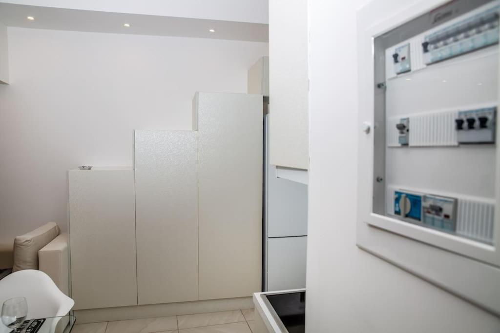 شقة Seafront Central Apt In Lavrio المظهر الخارجي الصورة